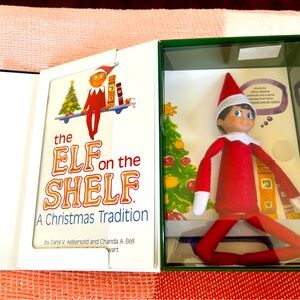 ELF ON THE SHELF NEW COMPLETE SET (BOY)
